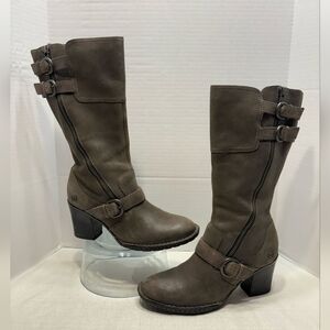 Born treddy tall boots, # 9 US